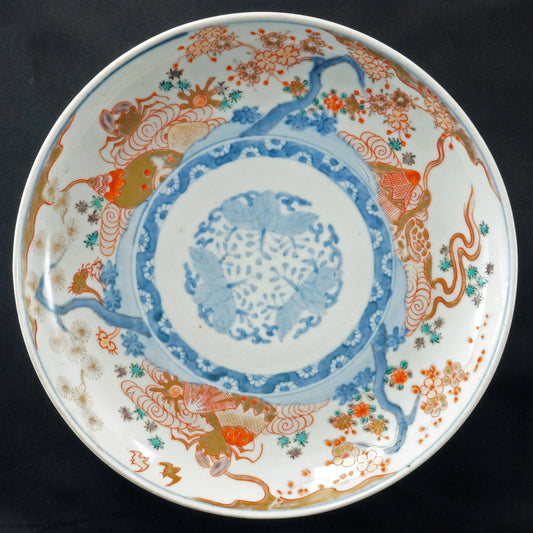 Japanese Imari Plate with Sea Animals 19th Century - Bear and Raven Antiques