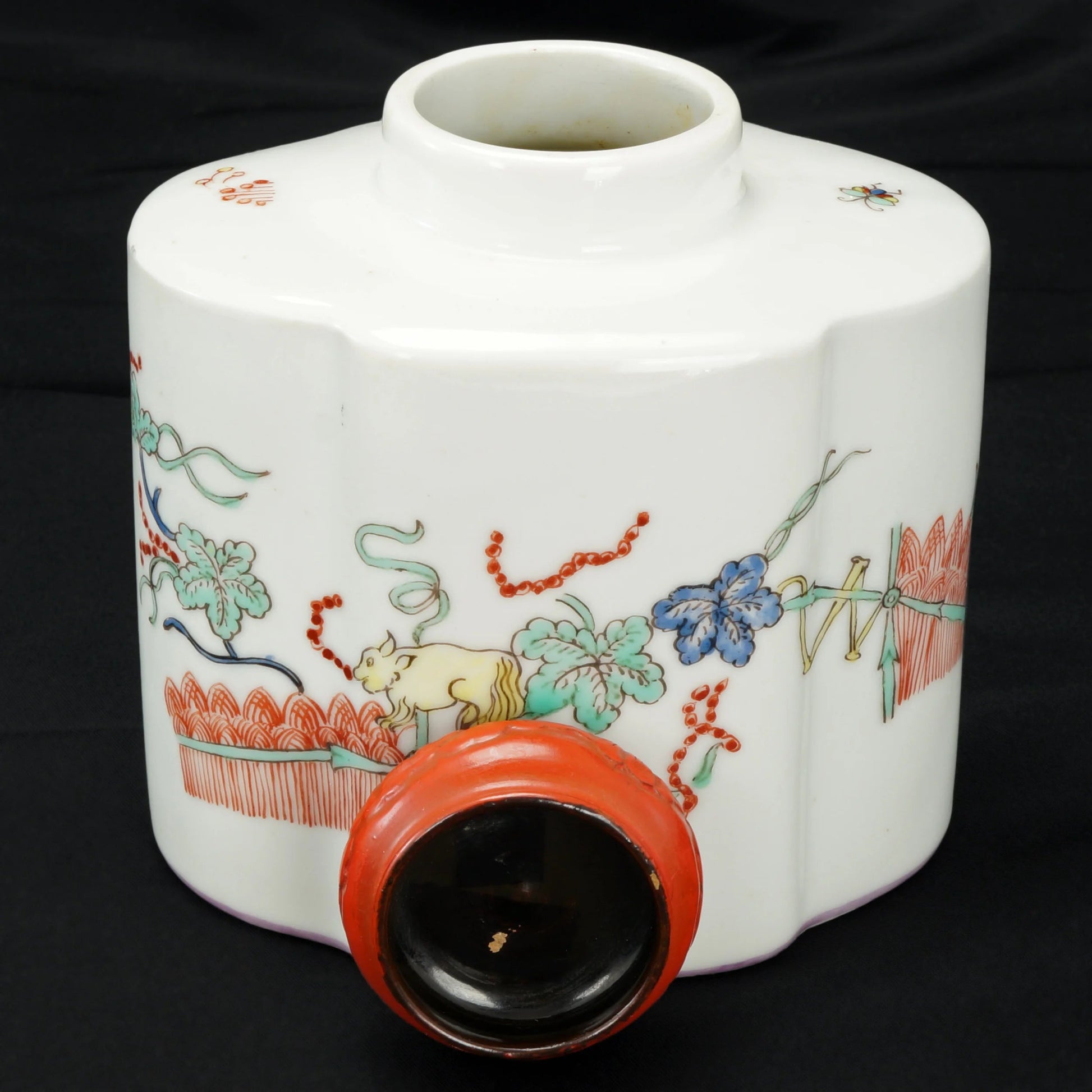 French Samson Chantilly Polychrome Tea Caddy in the Japanese Style 19th Century - Bear and Raven Antiques