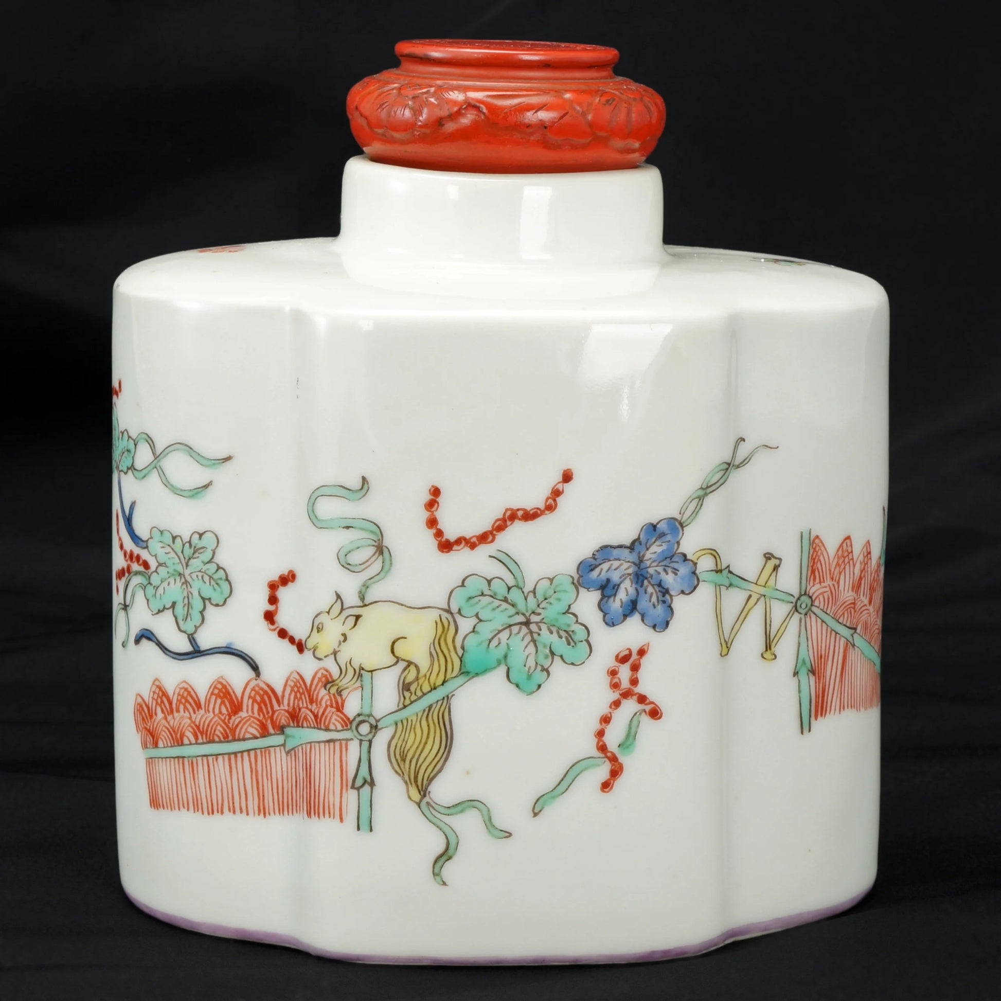 French Samson Chantilly Polychrome Tea Caddy in the Japanese Style 19th Century - Bear and Raven Antiques