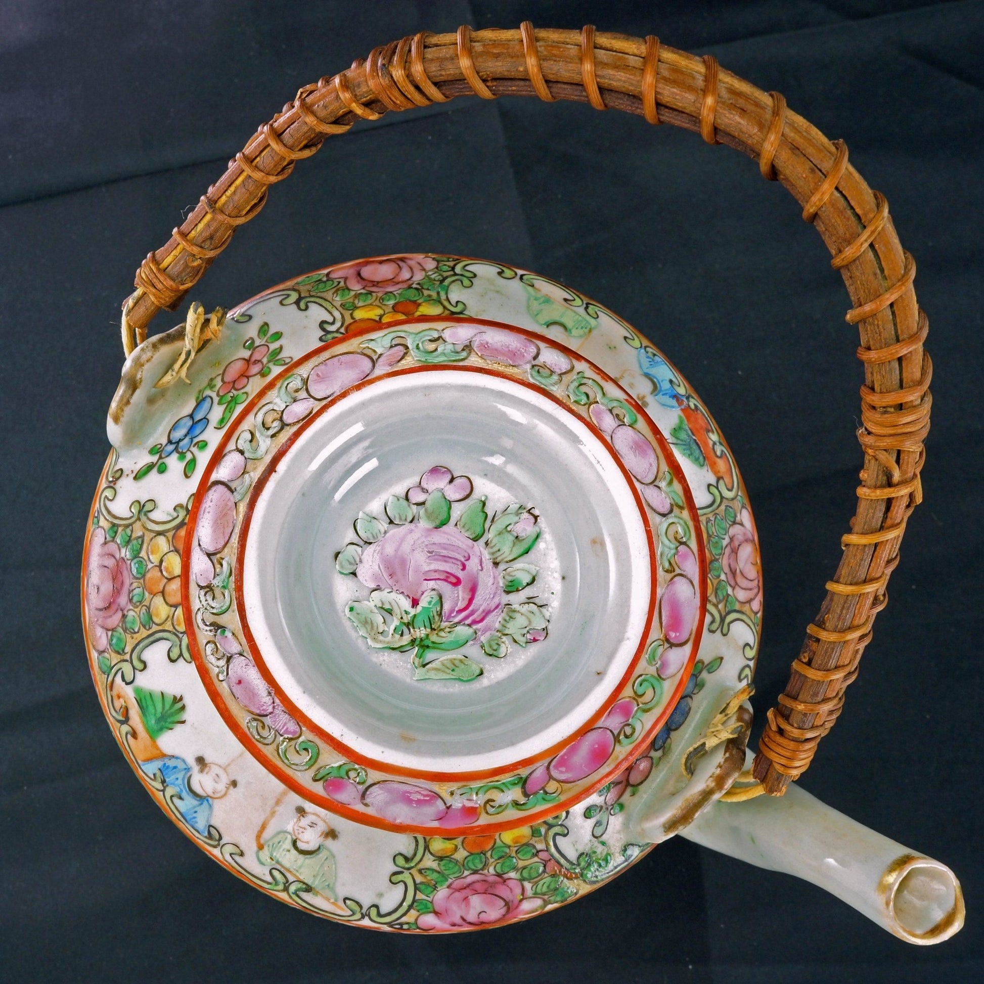 Chinese Rose Medallion Teapot 2nd Half 19 Century - Bear and Raven Antiques