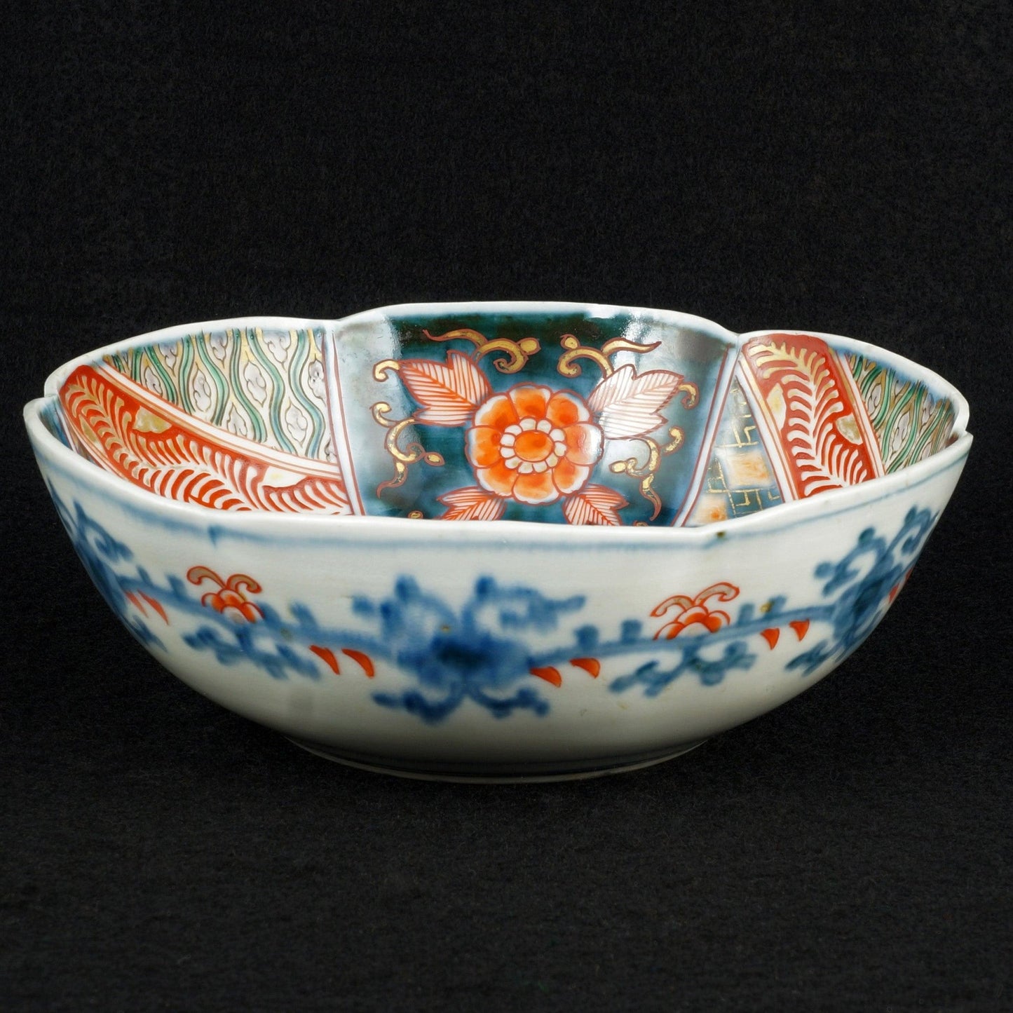 Japanese Imari Bowl with Boat Scene 19th Century - Bear and Raven Antiques