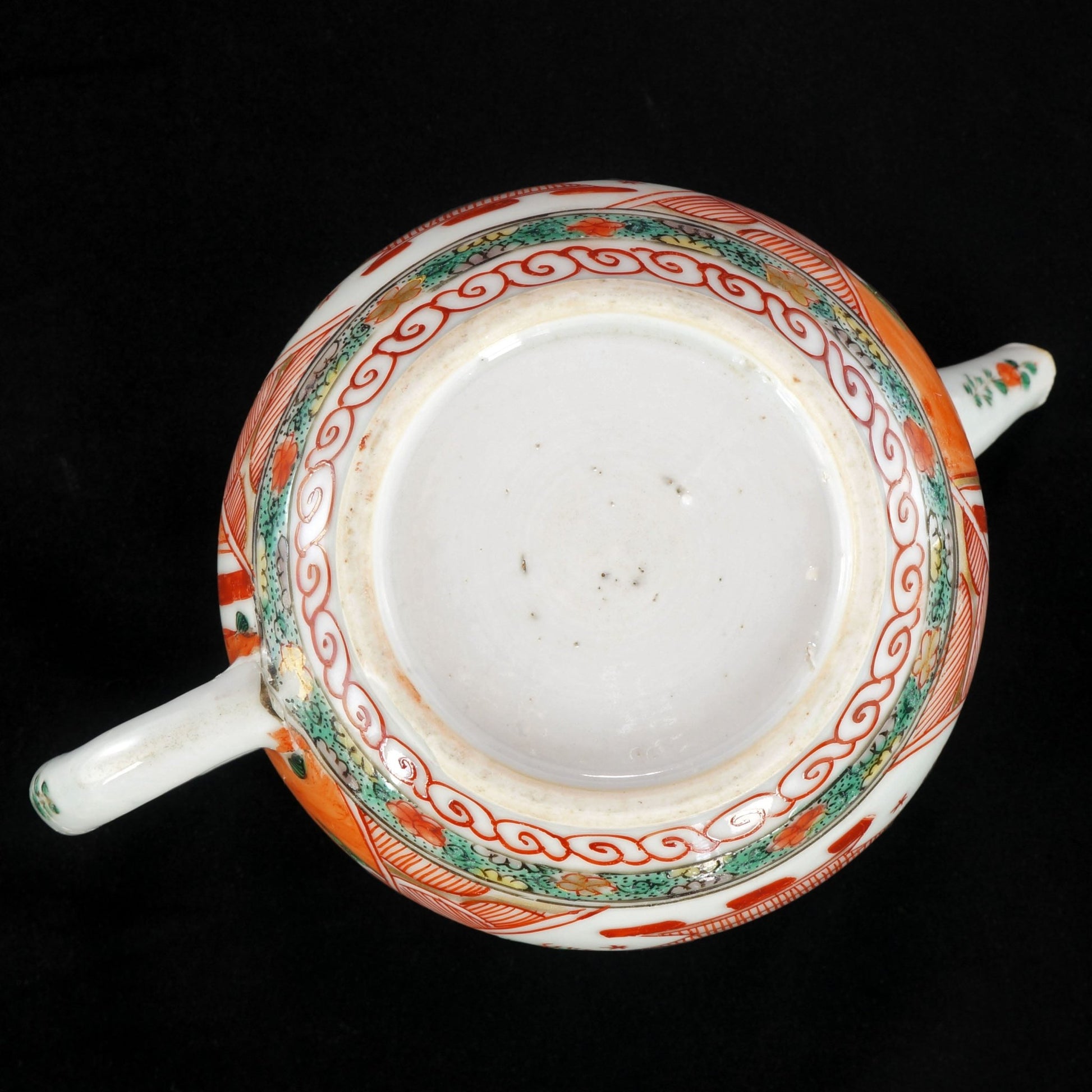 https://bearandraven.com/cdn/shop/products/kangxi-yongzheng-chinese-polychrome-teapot-1718th-century-873541.jpg?v=1686118502&width=1946